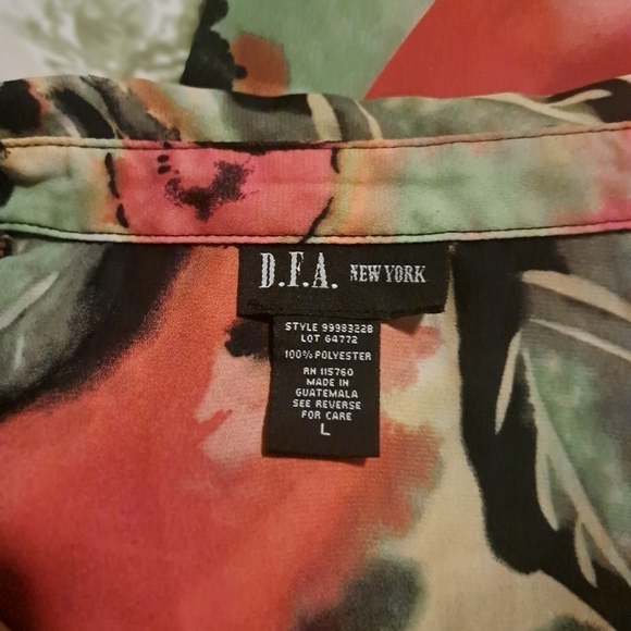 D.F.A.button up blouse size large - Picture 3 of 3